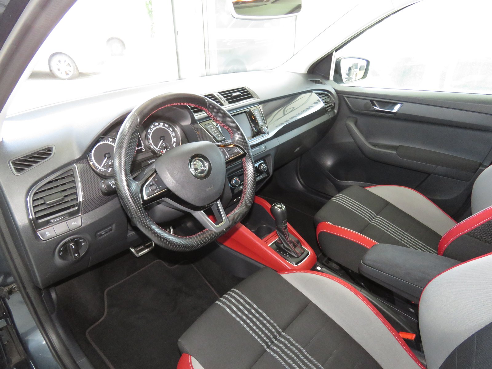 SKODA Fabia 1.2 TSI Monte Carlo DSG, Petrol, Second hand / Used, Automatic - 7