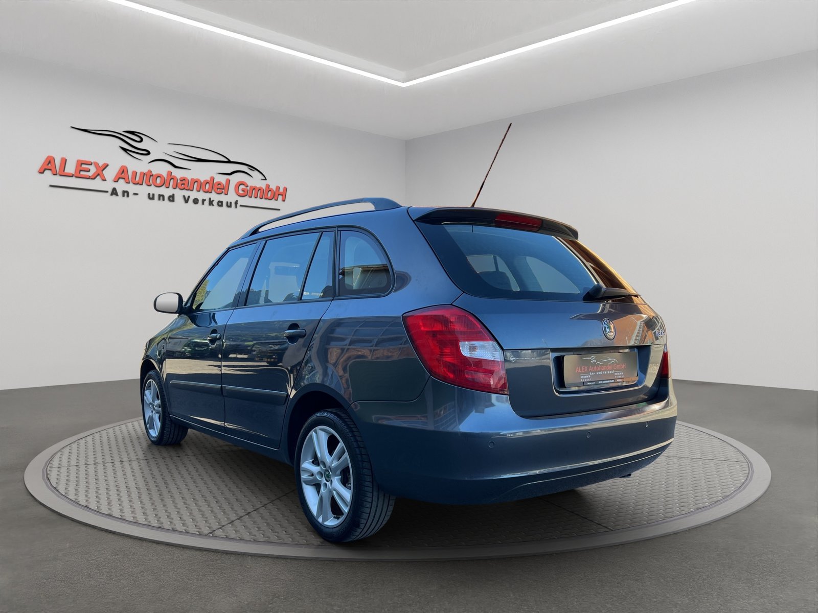 SKODA Fabia 1.6 Elegance Tiptronic, Benzin, Occasion / Gebraucht, Automatik - 4