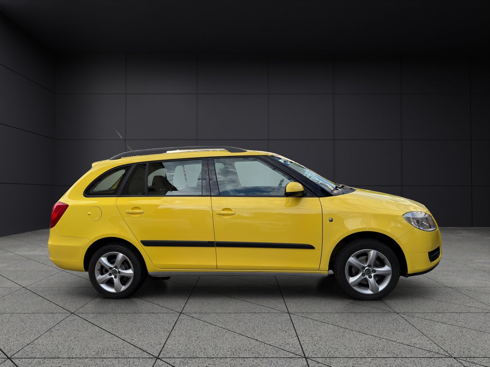 SKODA Fabia 1.6 Classic Tiptronic, Benzin, Occasion / Gebraucht, Automatik - 2