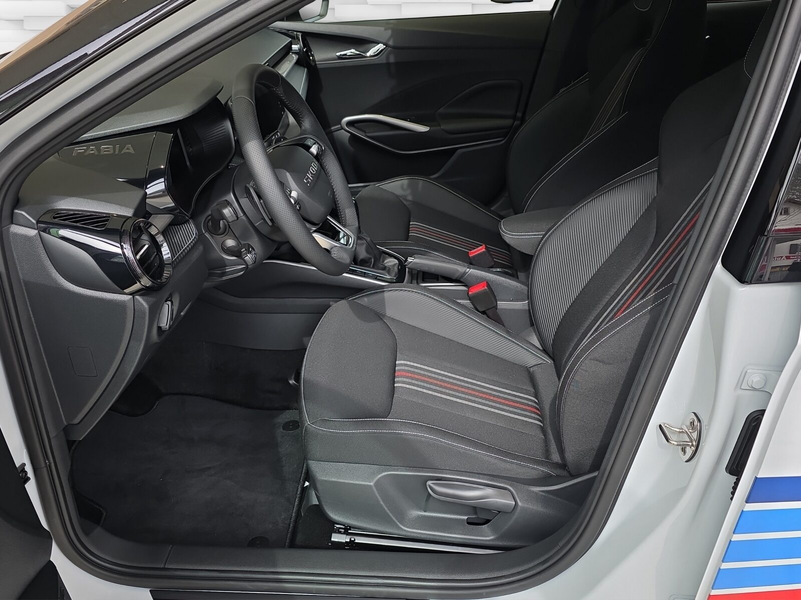 SKODA Fabia 130, Benzin, Occasion / Gebraucht, Automatik - 4