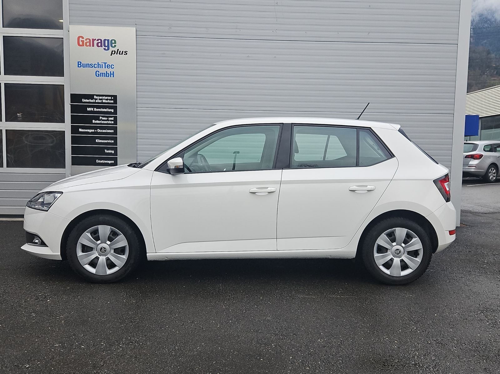 SKODA Fabia 1.0 TSI Ambition DSG, Benzin, Occasion / Gebraucht, Automatik - 2