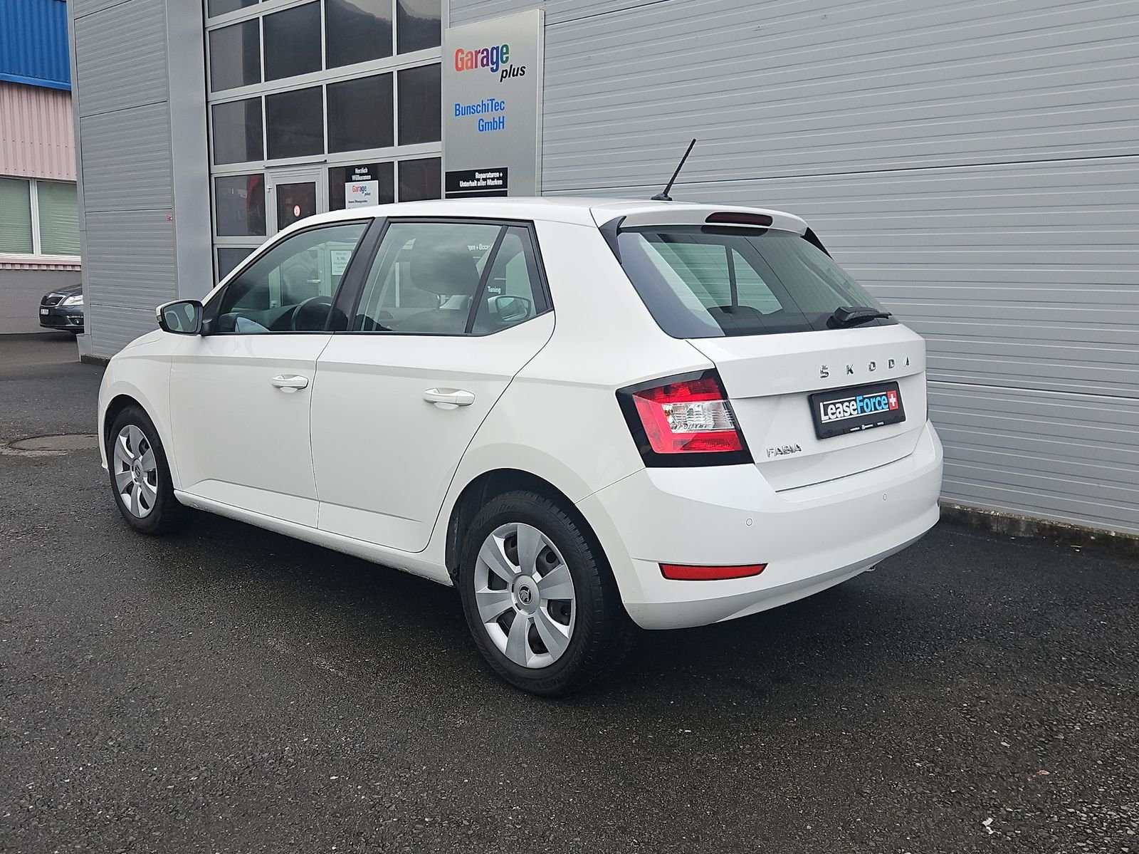 SKODA Fabia 1.0 TSI Ambition DSG, Benzin, Occasion / Gebraucht, Automatik - 3