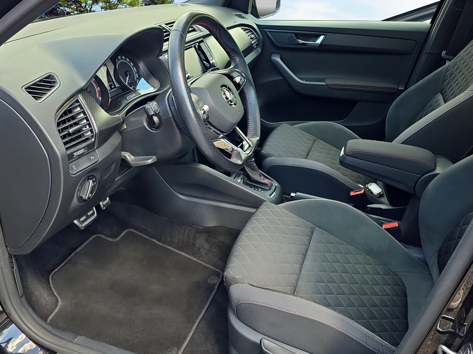 SKODA Fabia 1.0 TSI Monte Carlo DSG, Benzin, Occasion / Gebraucht, Automatik - 7