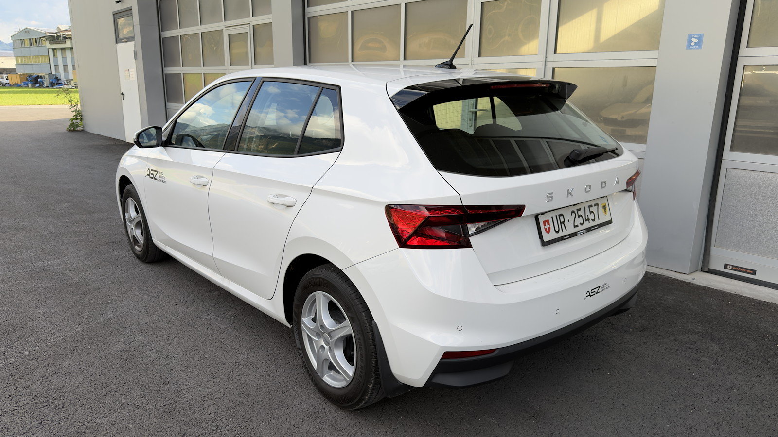 SKODA Fabia 1.0 MPI Essence, Petrol, Second hand / Used, Manual - 2