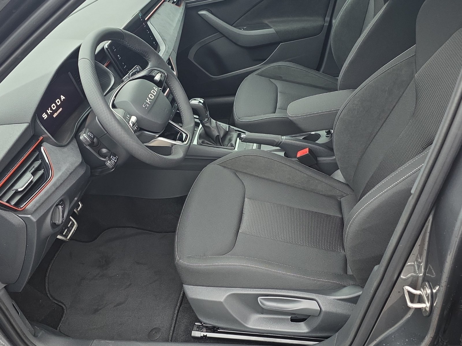 SKODA Kamiq 1.5 TSI Dynamic DSG, Petrol, New car, Automatic - 4