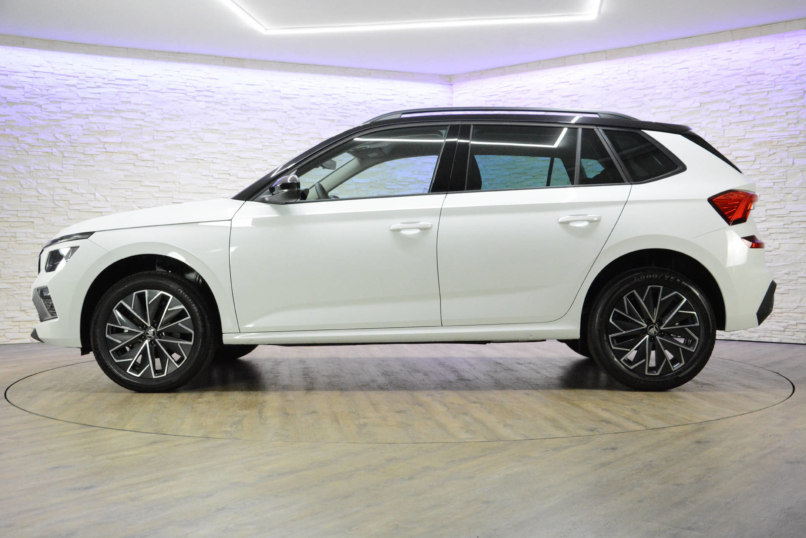 SKODA Kamiq 1.0 TSI Selection DSG, Petrol, New car, Automatic - 3