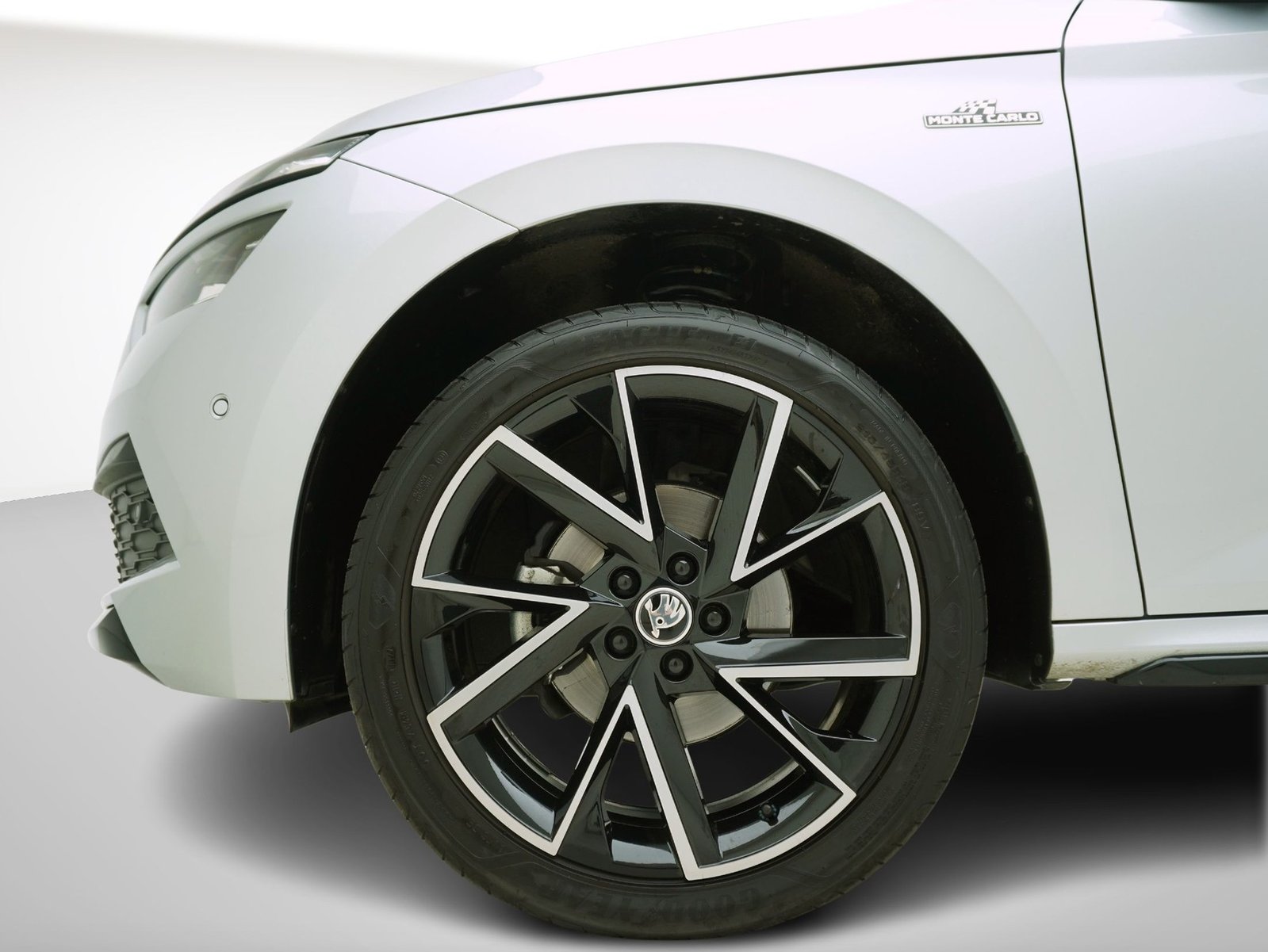 SKODA Kamiq 1.5 TSI DSG Monte Carlo, Benzin, Occasion / Gebraucht, Automatik - 7
