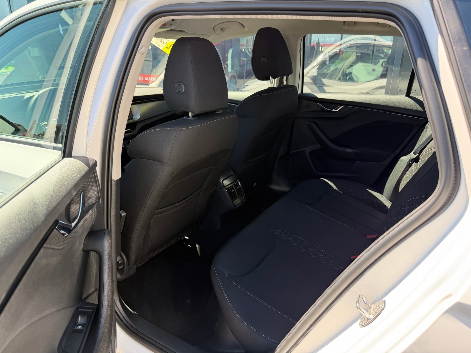 SKODA Kamiq 1.0 TSI Ambition DSG, Benzin, Occasion / Gebraucht, Automatik - 7