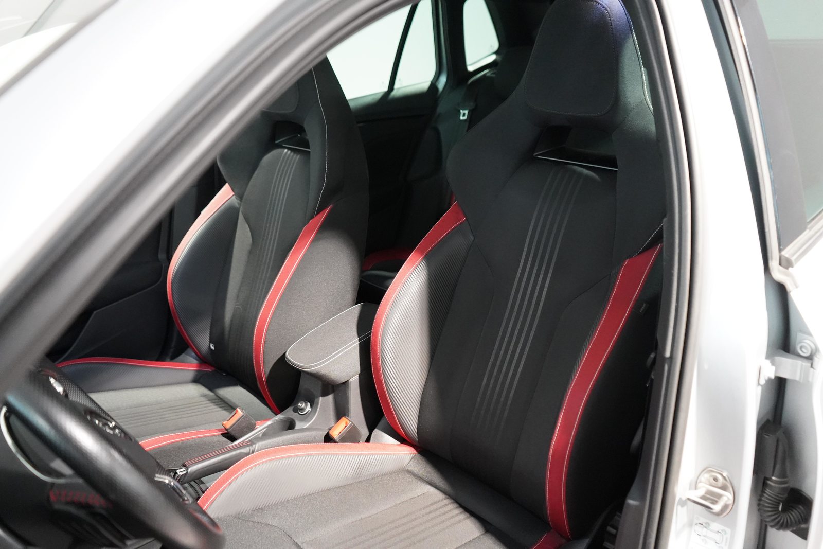 SKODA Kamiq 1.0 TSI Monte Carlo DSG, Benzin, Occasion / Gebraucht, Automatik - 6