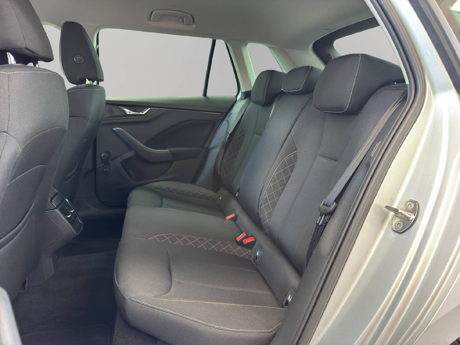 SKODA Kamiq 1.0 TSI Ambition DSG, Benzin, Occasion / Gebraucht, Automatik - 6