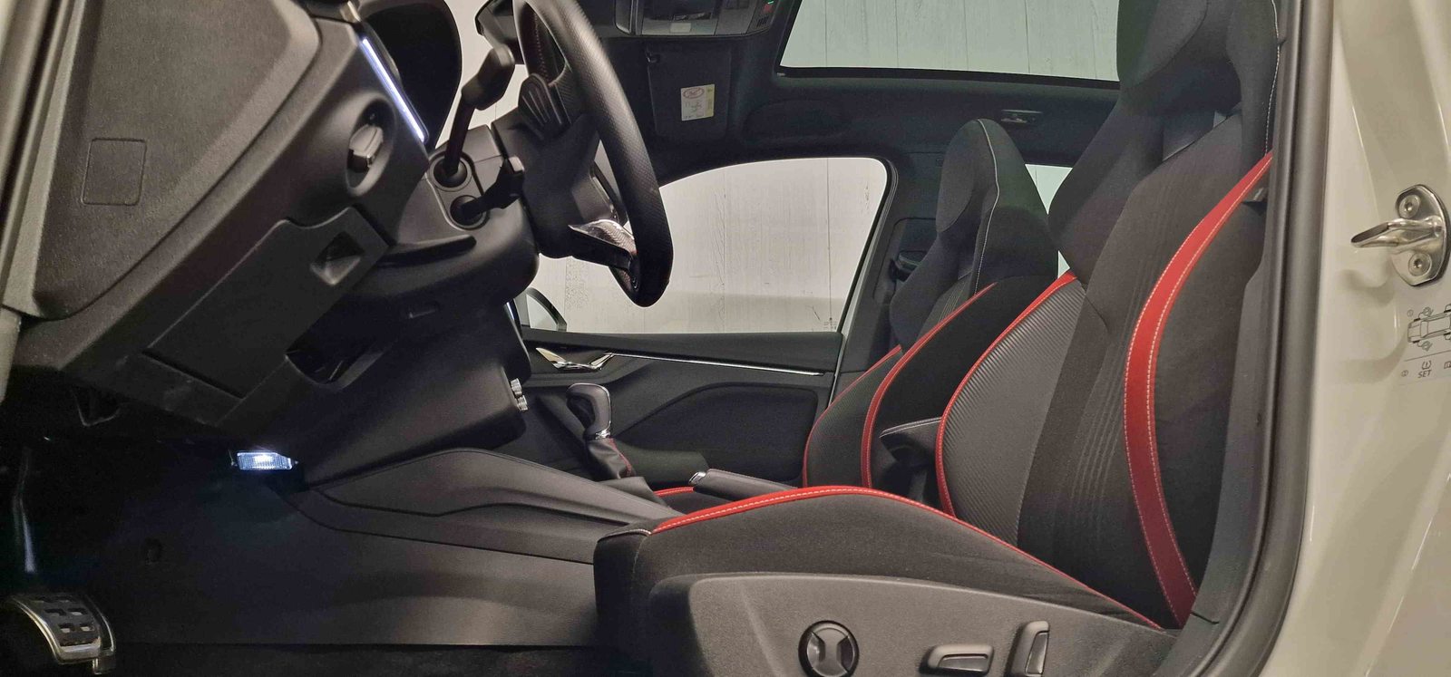 SKODA KAMIQ Monte Carlo, Benzin, Occasion / Gebraucht, Automatik - 5