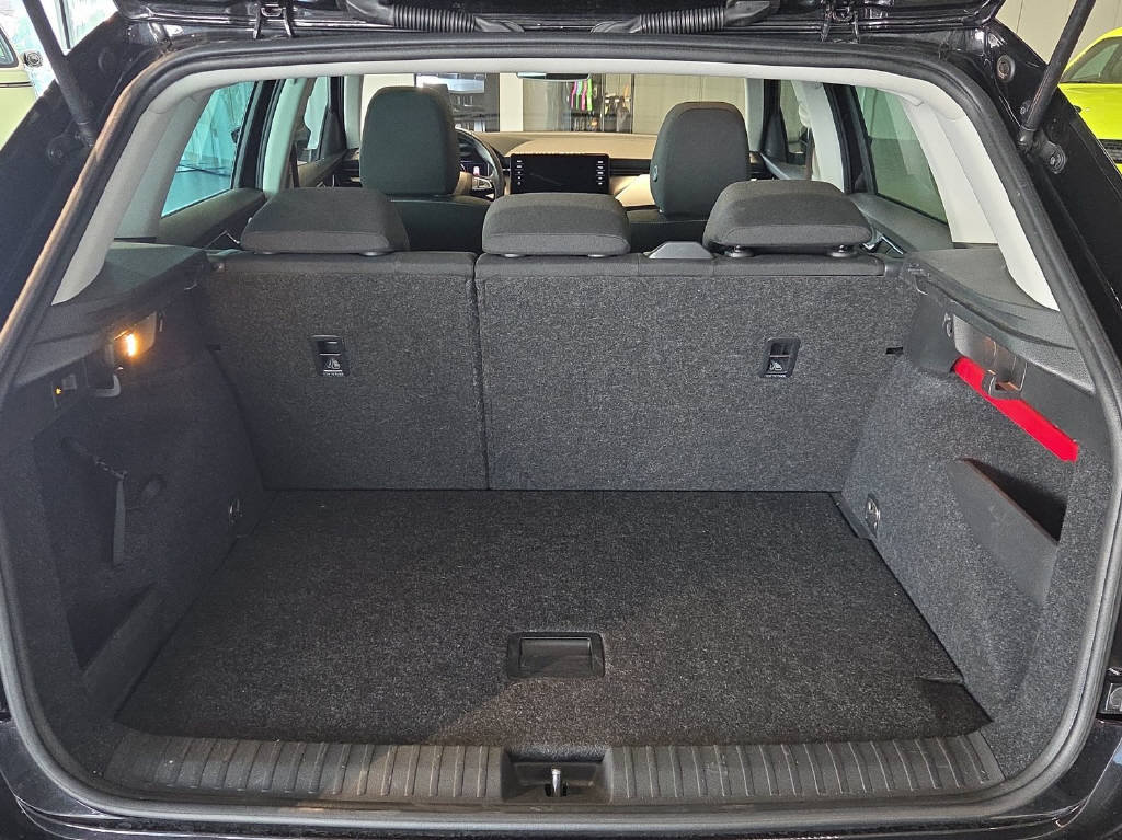 SKODA Kamiq 1.0 TSI Ambition DSG, Petrol, Ex-demonstrator, Automatic - 5