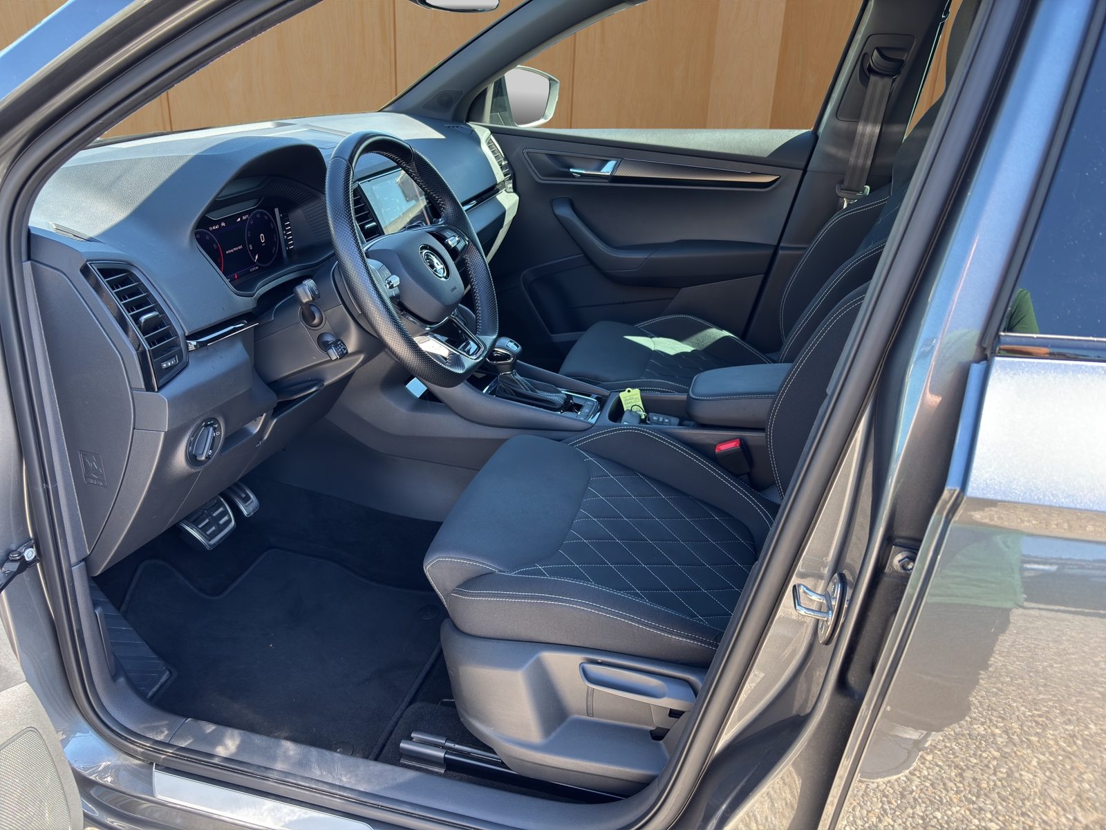 SKODA Karoq 1.5TSI SportLine, Petrol, Second hand / Used, Automatic - 7