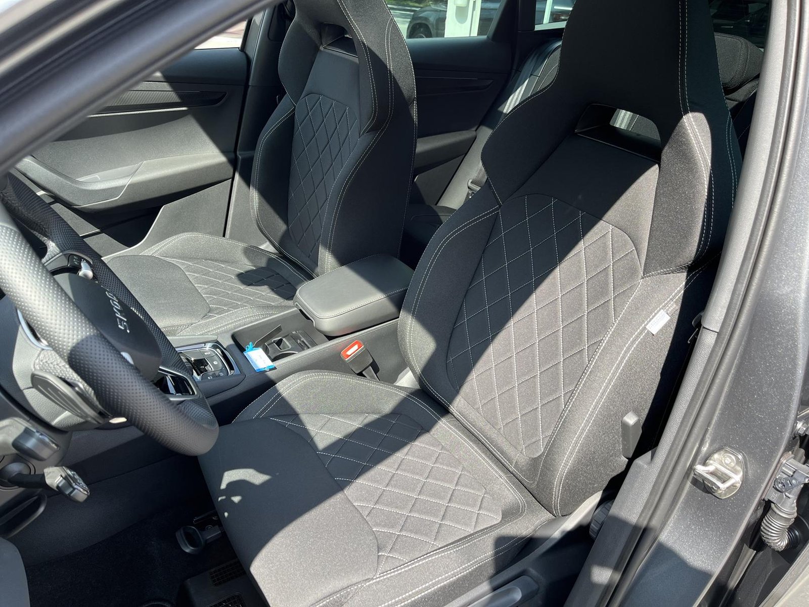 SKODA Karoq 2.0 TSI SportLine 4x4 DSG, Essence, Voiture nouvelle, Automatique - 7