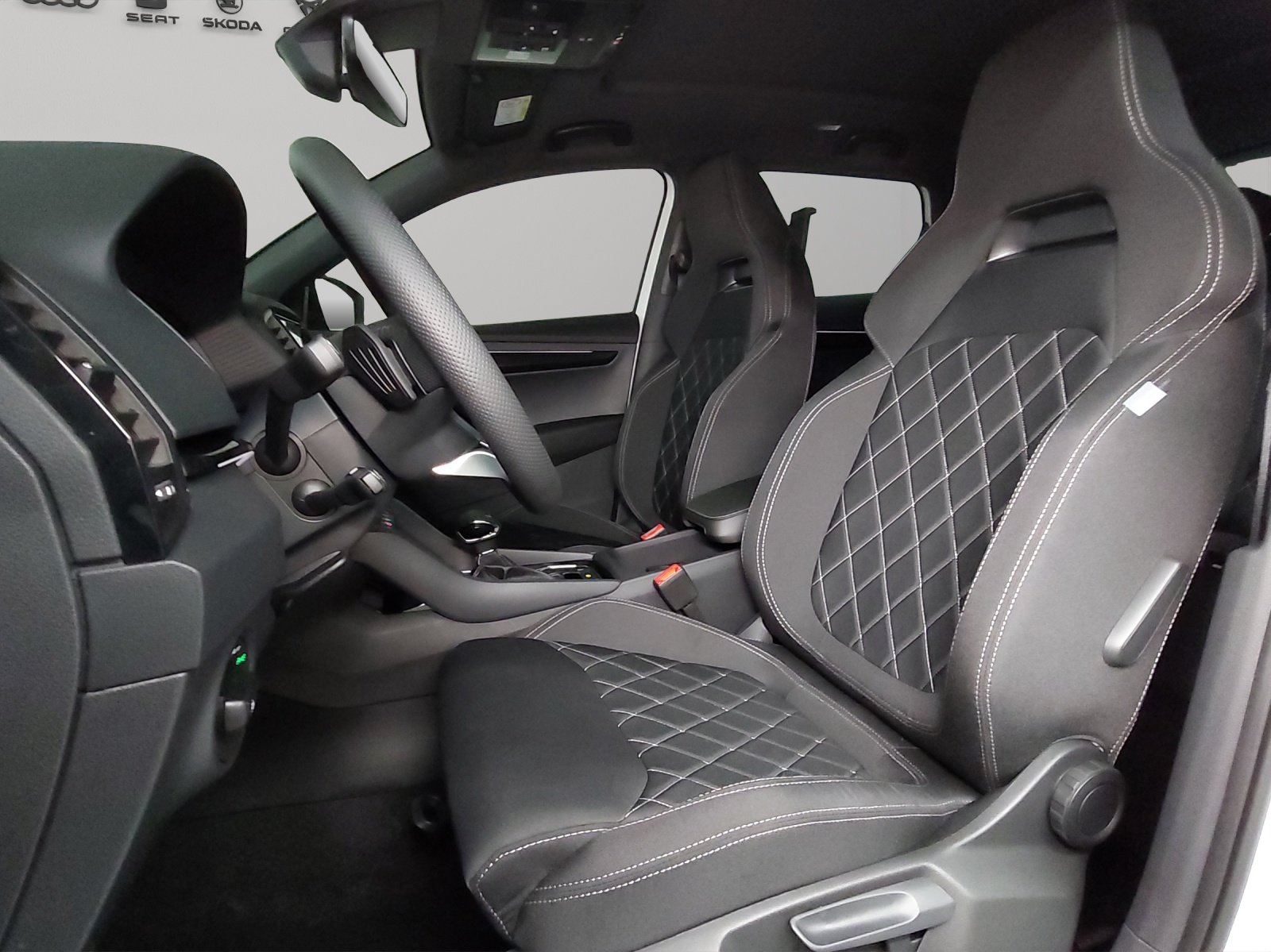 SKODA Karoq 2.0 TSI SportLine 4x4 DSG, Petrol, New car, Automatic - 6