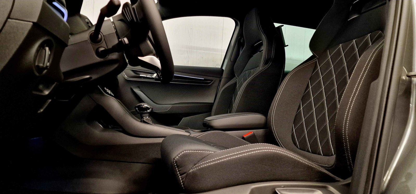 SKODA Karoq Sportline, Benzina, Auto nuove, Automatico - 3
