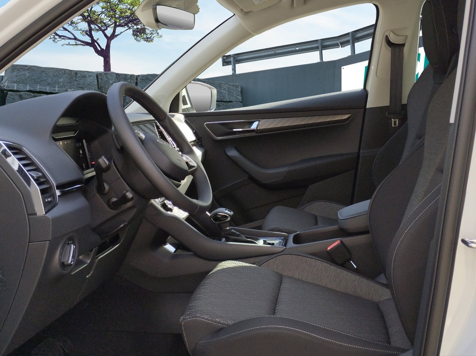 SKODA Karoq 1.5 TSI Selection, Petrol, New car, Manual - 7