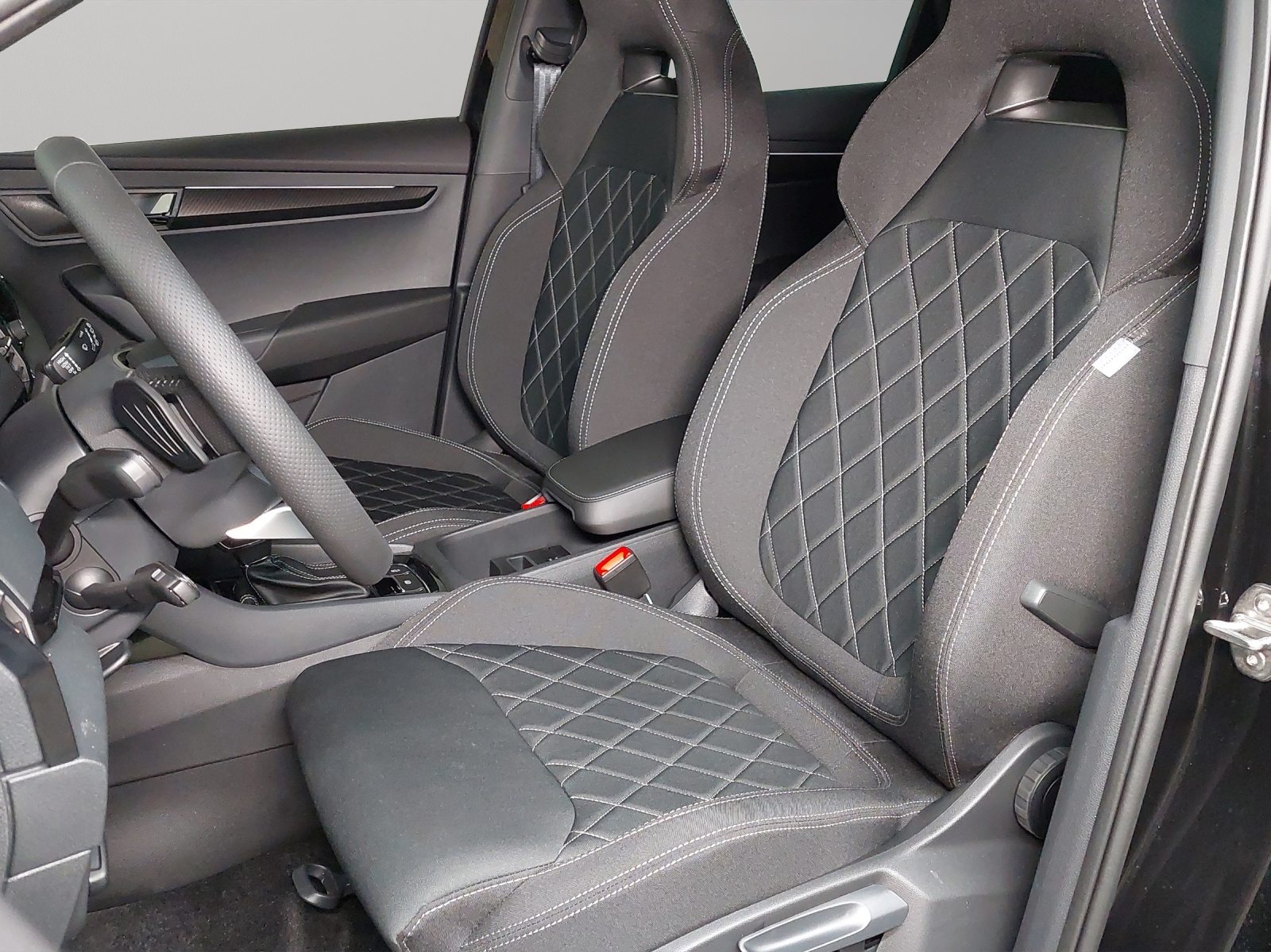 SKODA Karoq Sportline, Petrol, New car, Automatic - 6