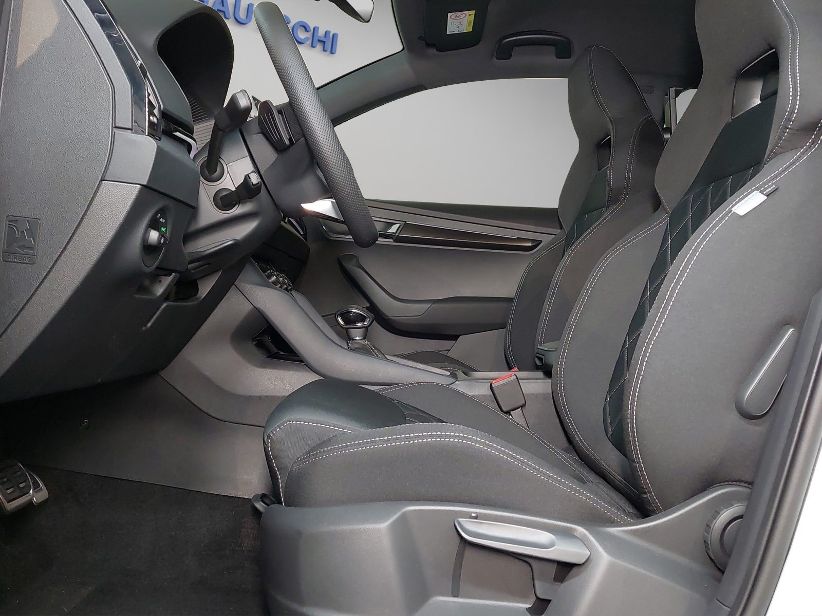 SKODA Karoq Sportline, Petrol, New car, Automatic - 6