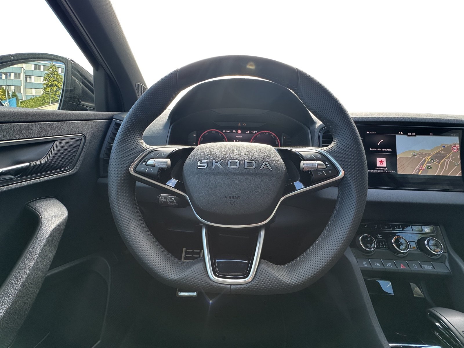 SKODA Karoq 2.0 TSI SportLine 4x4 DSG, Petrol, New car, Automatic - 5