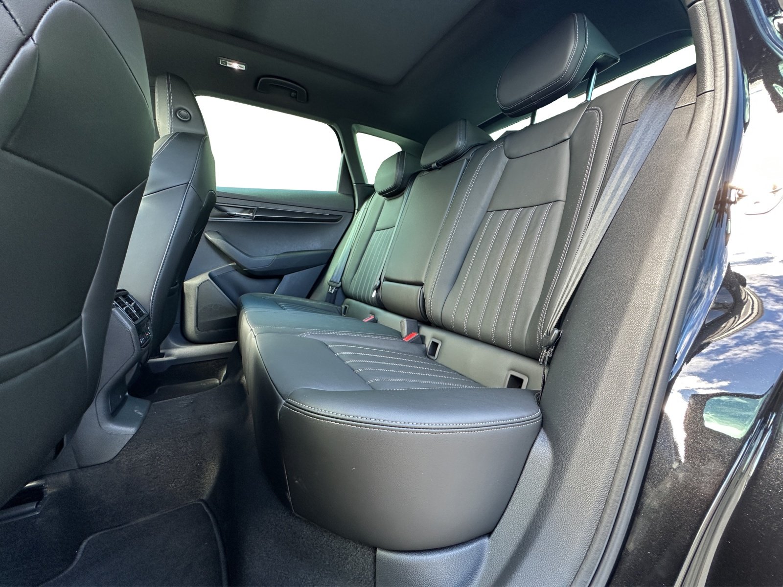SKODA Karoq 2.0 TSI SportLine 4x4 DSG, Petrol, New car, Automatic - 6