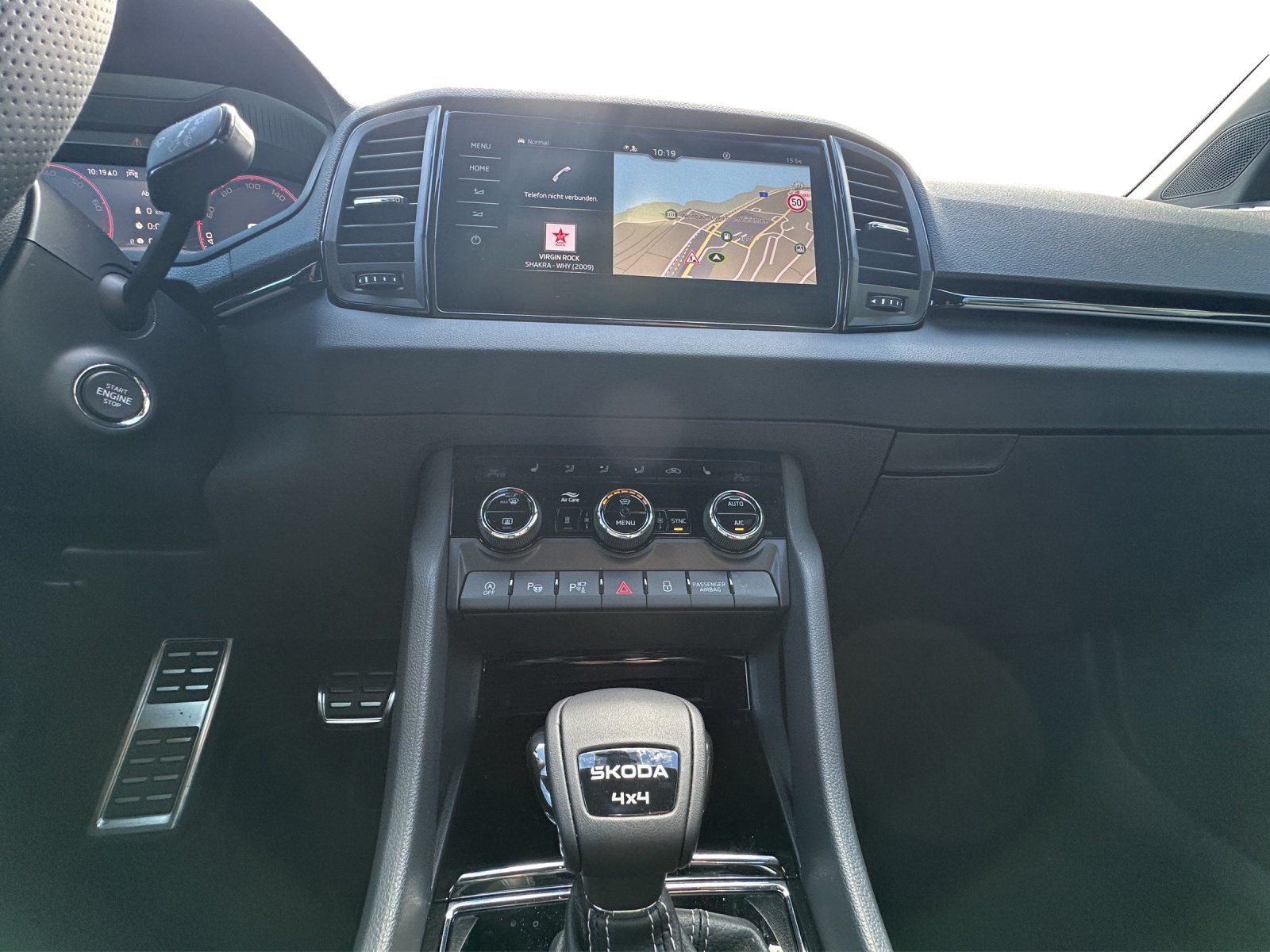 SKODA Karoq 2.0 TSI SportLine 4x4 DSG, Petrol, New car, Automatic - 7