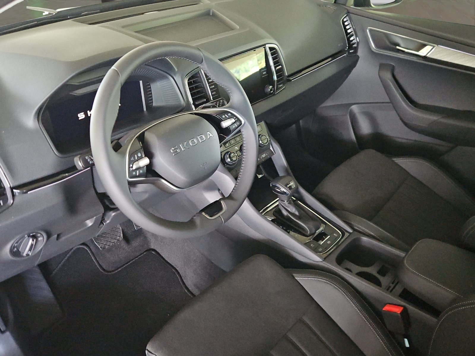 SKODA Karoq 1.5 TSI Dynamic DSG, Petrol, New car, Automatic - 7