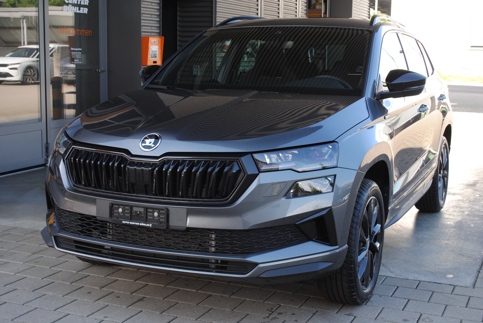 SKODA Karoq 1.5 TSI SportLine DSG, Benzin, Neuwagen, Automatik - 2