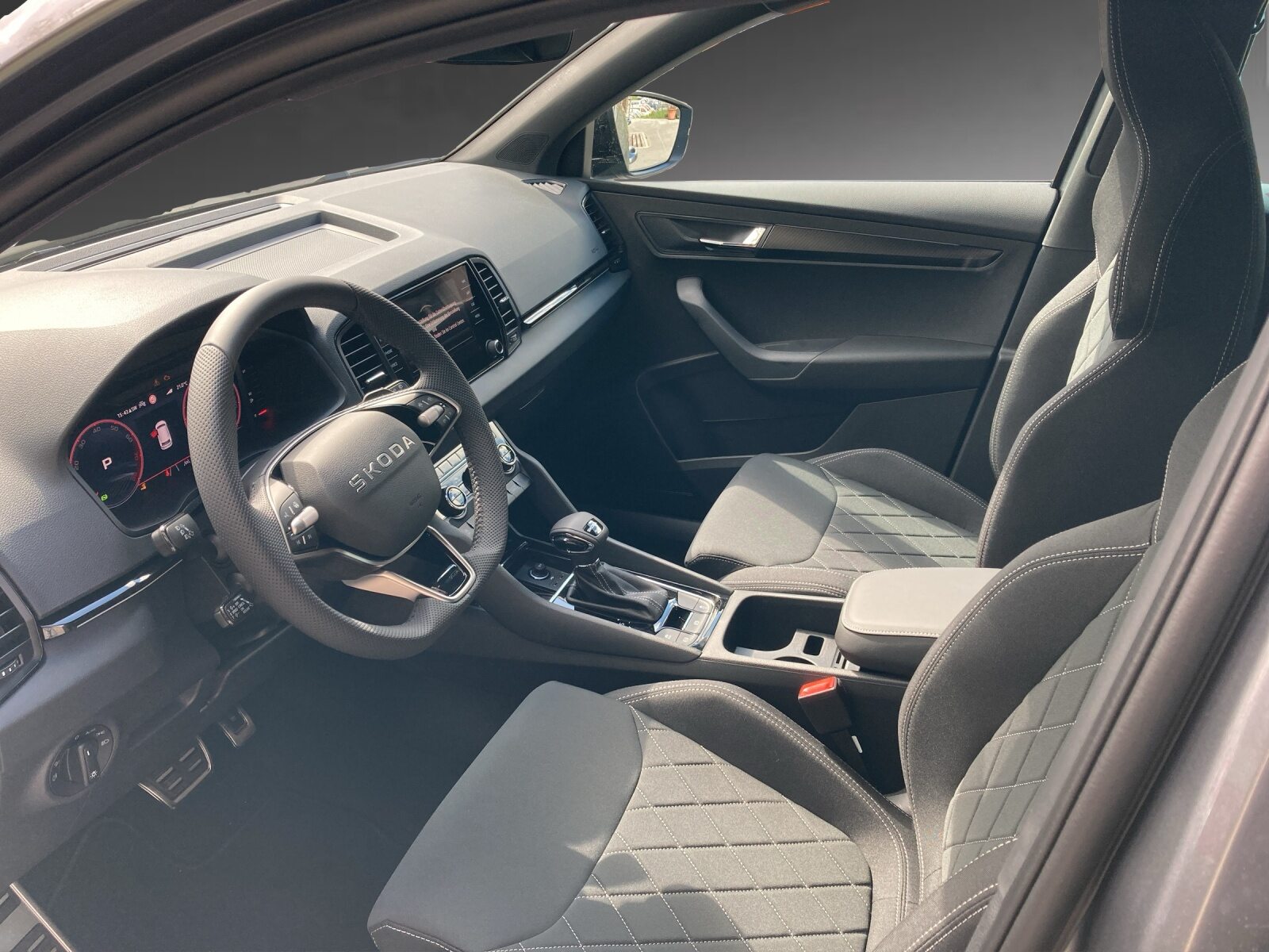 SKODA Karoq Sportline, Petrol, New car, Automatic - 6
