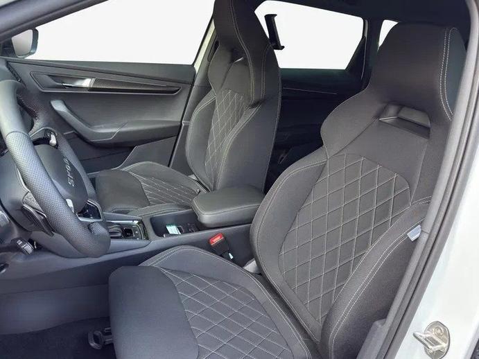 SKODA Karoq Sportline, Petrol, New car, Automatic