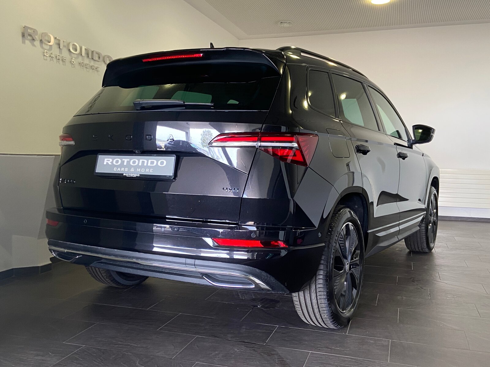 SKODA Karoq 2.0 TDI CR Sport Line 4x4 DSG, Diesel, Auto nuove, Automatico - 2