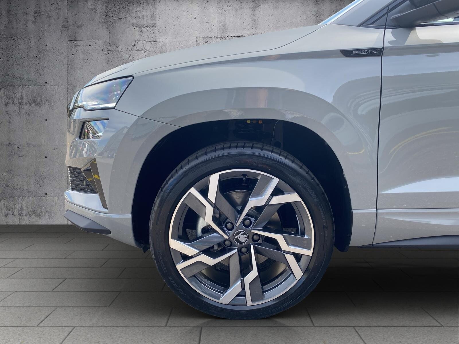 SKODA Karoq 2.0 TSI SportLine 4x4 DSG, Petrol, New car, Automatic - 5