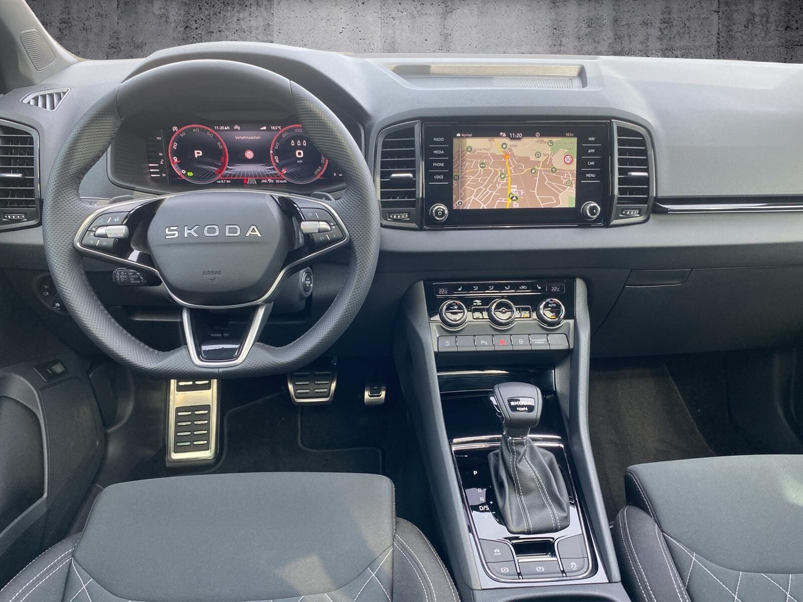 SKODA Karoq 2.0 TSI SportLine 4x4 DSG, Petrol, New car, Automatic - 6