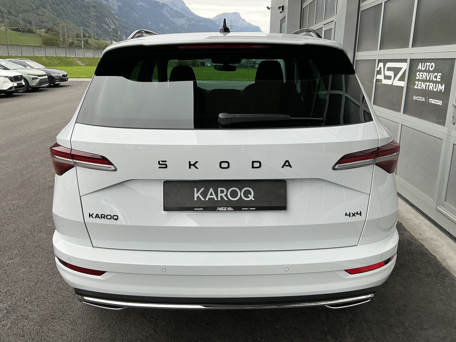 SKODA Karoq 2.0 TSI SportLine 4x4 DSG, Petrol, New car, Automatic - 3
