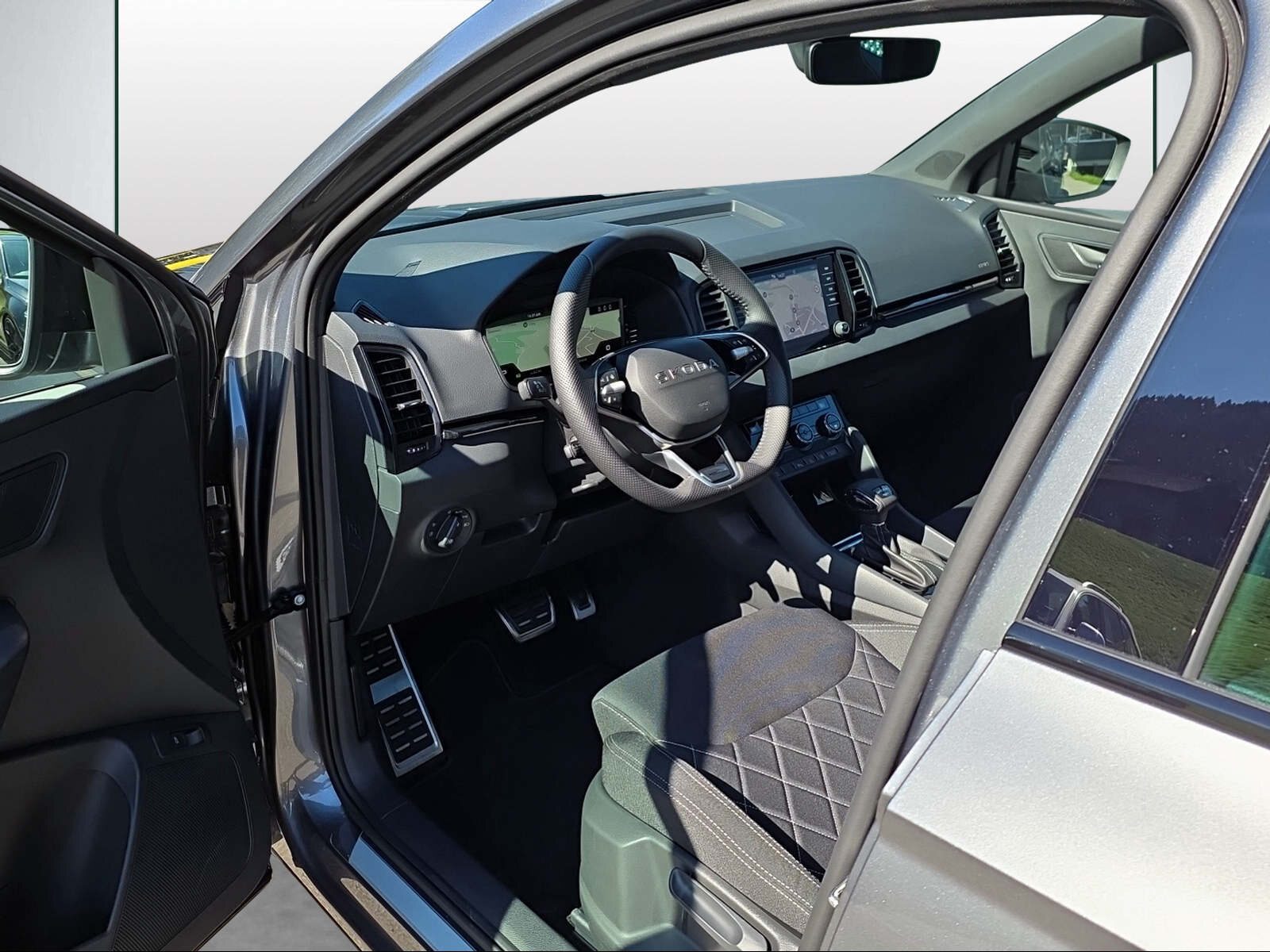 SKODA Karoq Sportline, Petrol, New car, Automatic - 6