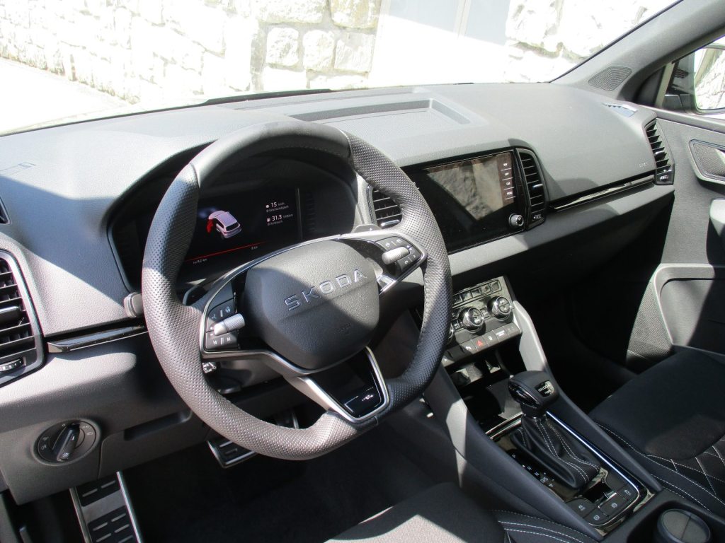 SKODA KAROQ 2.0 TSI SportLine 4x4 DSG, Petrol, New car, Automatic - 4