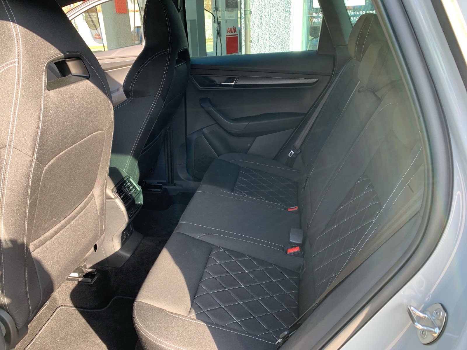 SKODA Karoq 2.0 TSI SportLine DSG 4x4, Benzin, Occasion / Gebraucht, Automatik - 6