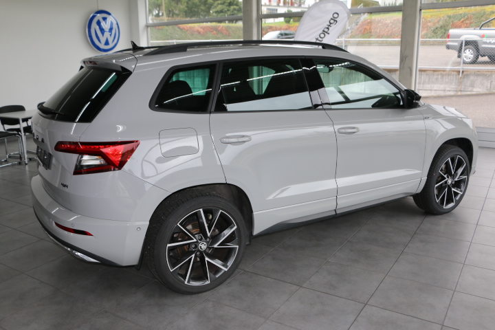 SKODA Karoq 2.0 TSI SportLine DSG 4x4, Benzin, Occasion / Gebraucht, Automatik - 2