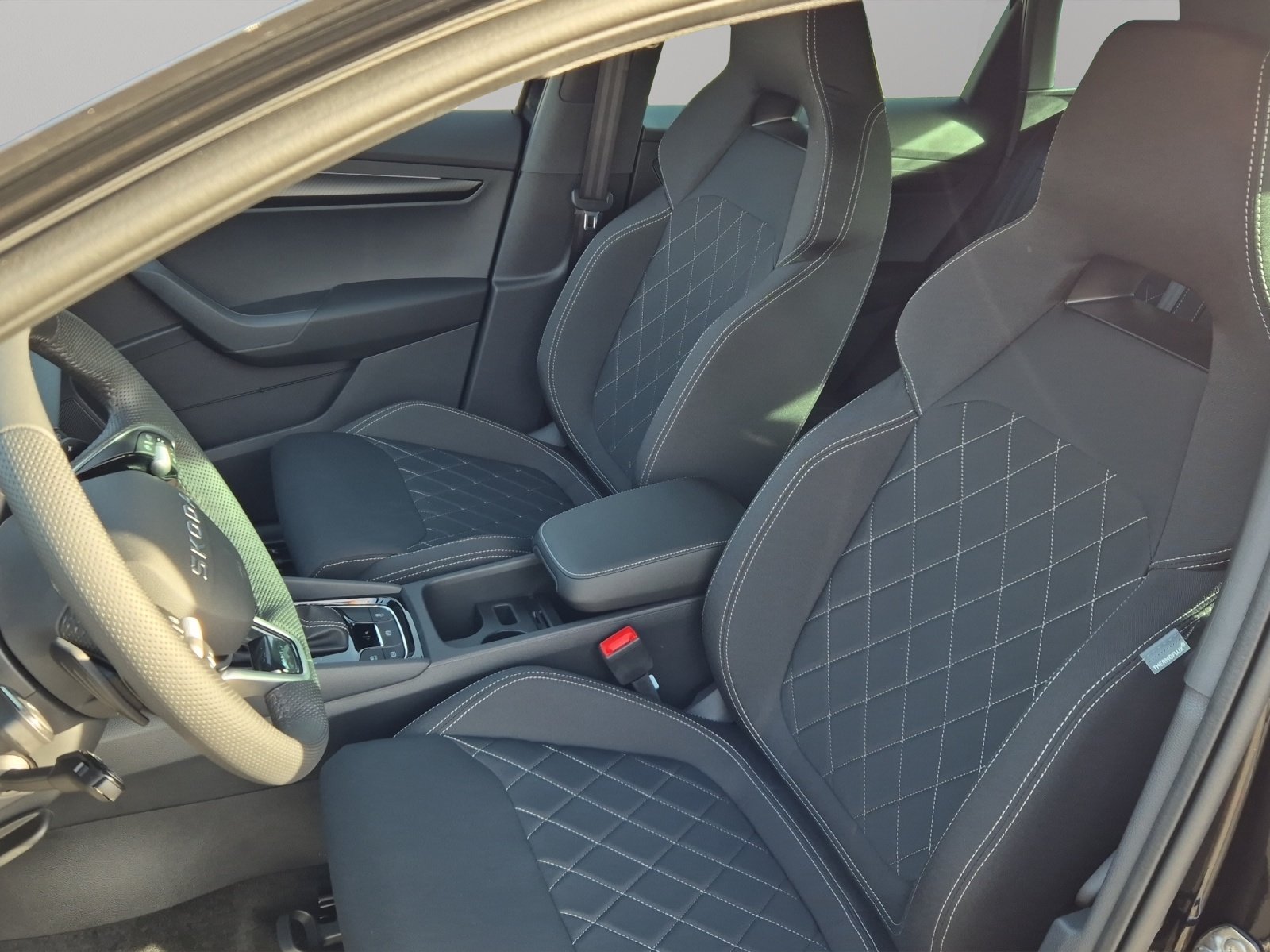 SKODA Karoq 1.5 TSI SportLine DSG, Benzin, Occasion / Gebraucht, Automatik - 6