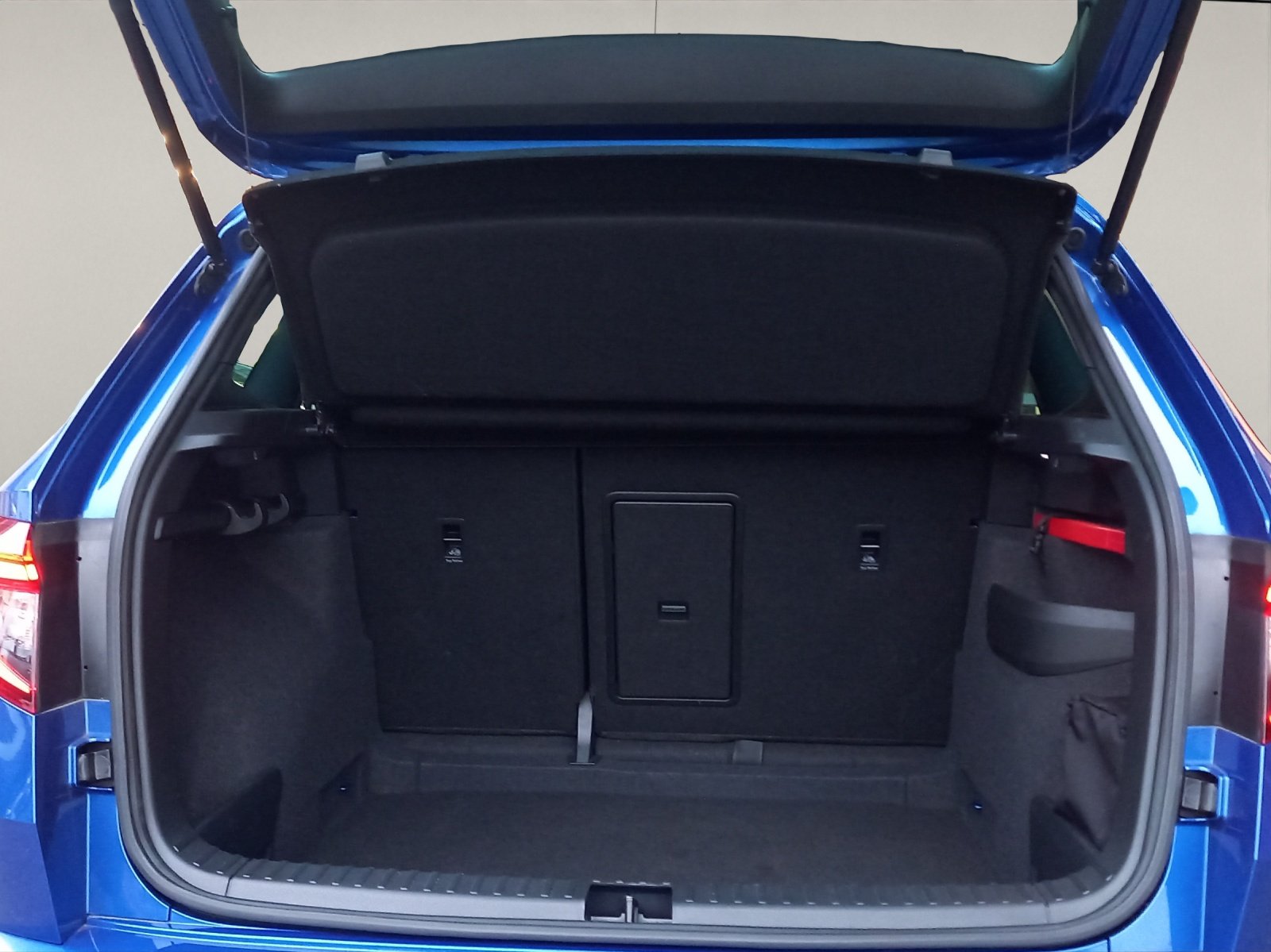 SKODA Karoq 2.0 TDI SportLine 4x4 DSG, Diesel, Occasion / Gebraucht, Automatik - 5