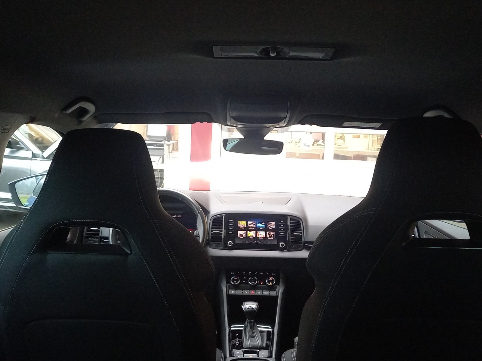 SKODA Karoq 2.0 TDI SportLine 4x4 DSG, Diesel, Occasion / Gebraucht, Automatik - 7