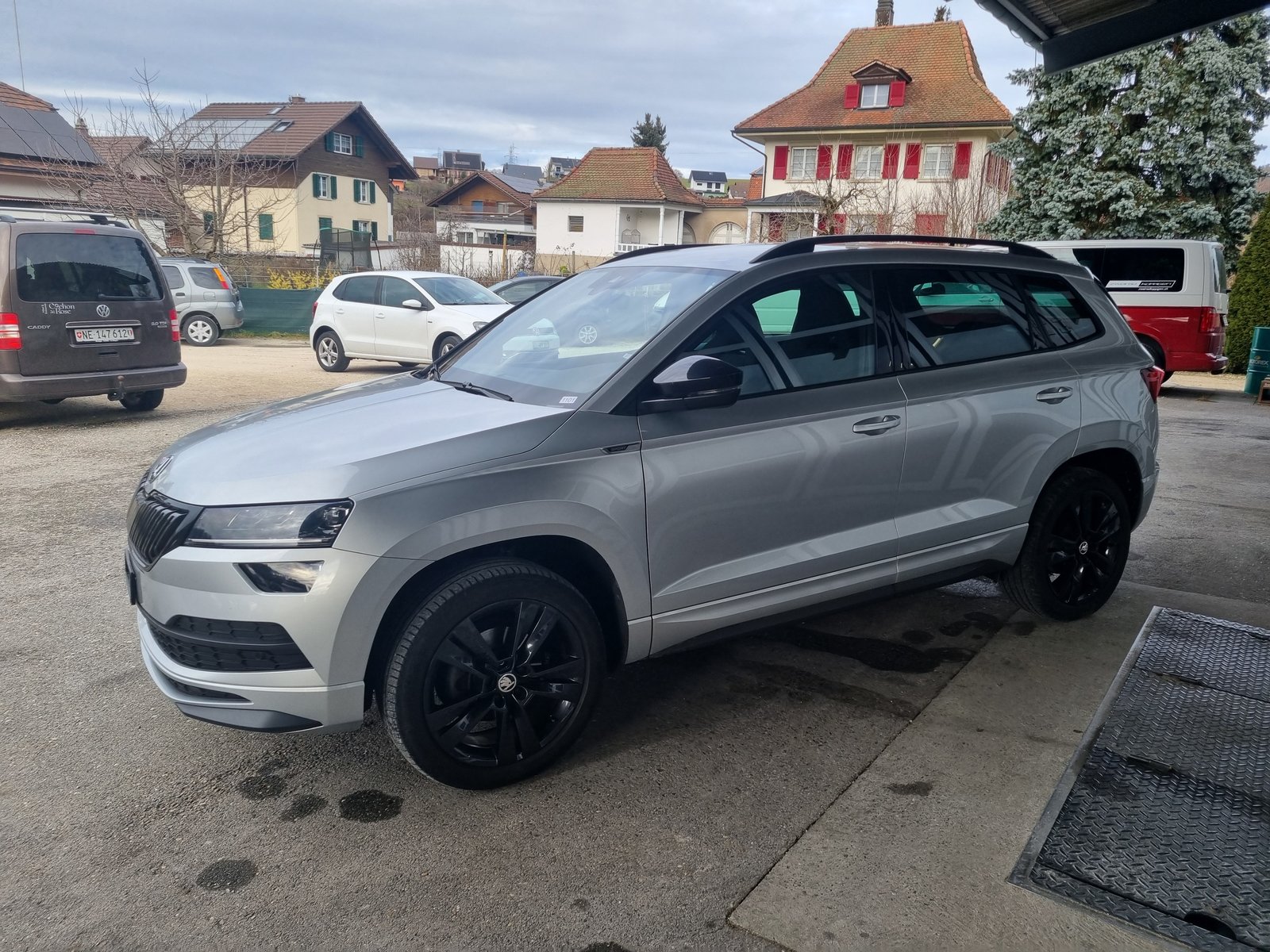 SKODA Karoq 1.5 TSI ACT SportLine DSG, Benzin, Occasion / Gebraucht, Automatik - 7
