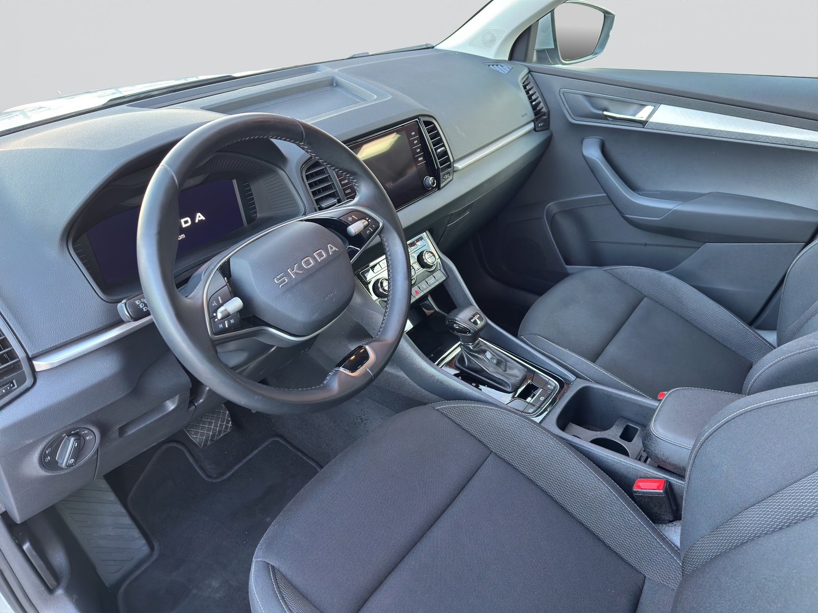 SKODA Karoq 1.5 TSI Selection DSG, Benzin, Occasion / Gebraucht, Automatik - 7