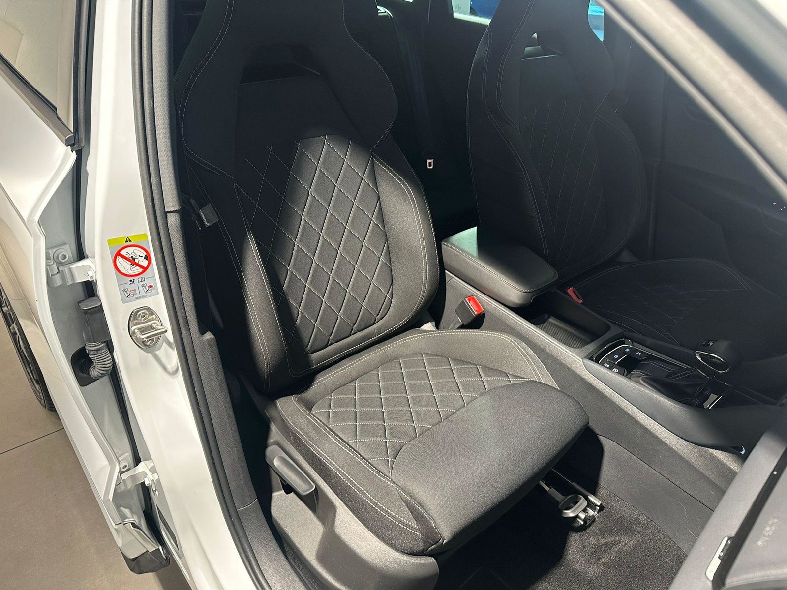 SKODA Karoq 2.0 TDI 190 SportLine 4x4 DSG, Diesel, Occasion / Gebraucht, Automatik - 7