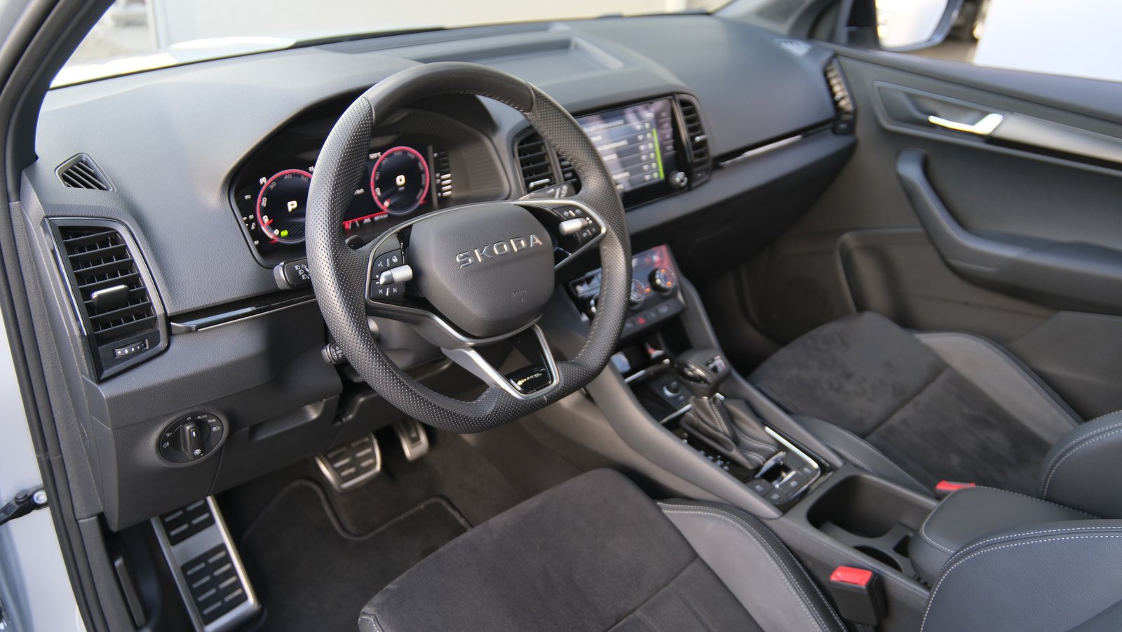 SKODA Karoq 1.5 TSI SportLine DSG, Benzin, Occasion / Gebraucht, Automatik - 3