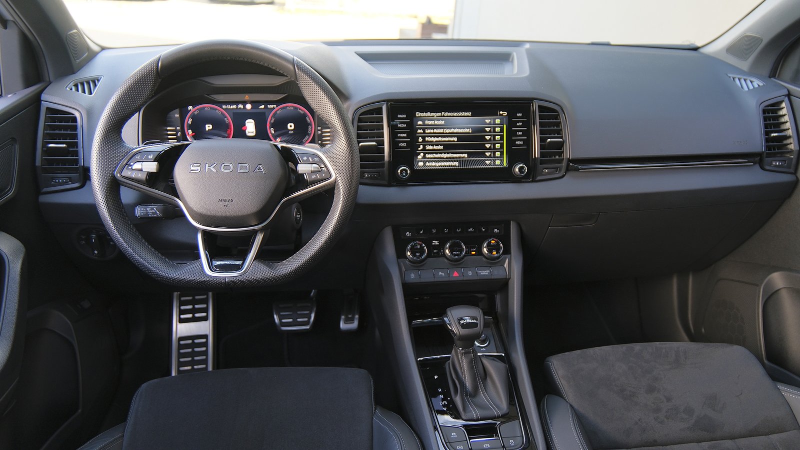 SKODA Karoq 1.5 TSI SportLine DSG, Benzin, Occasion / Gebraucht, Automatik - 6