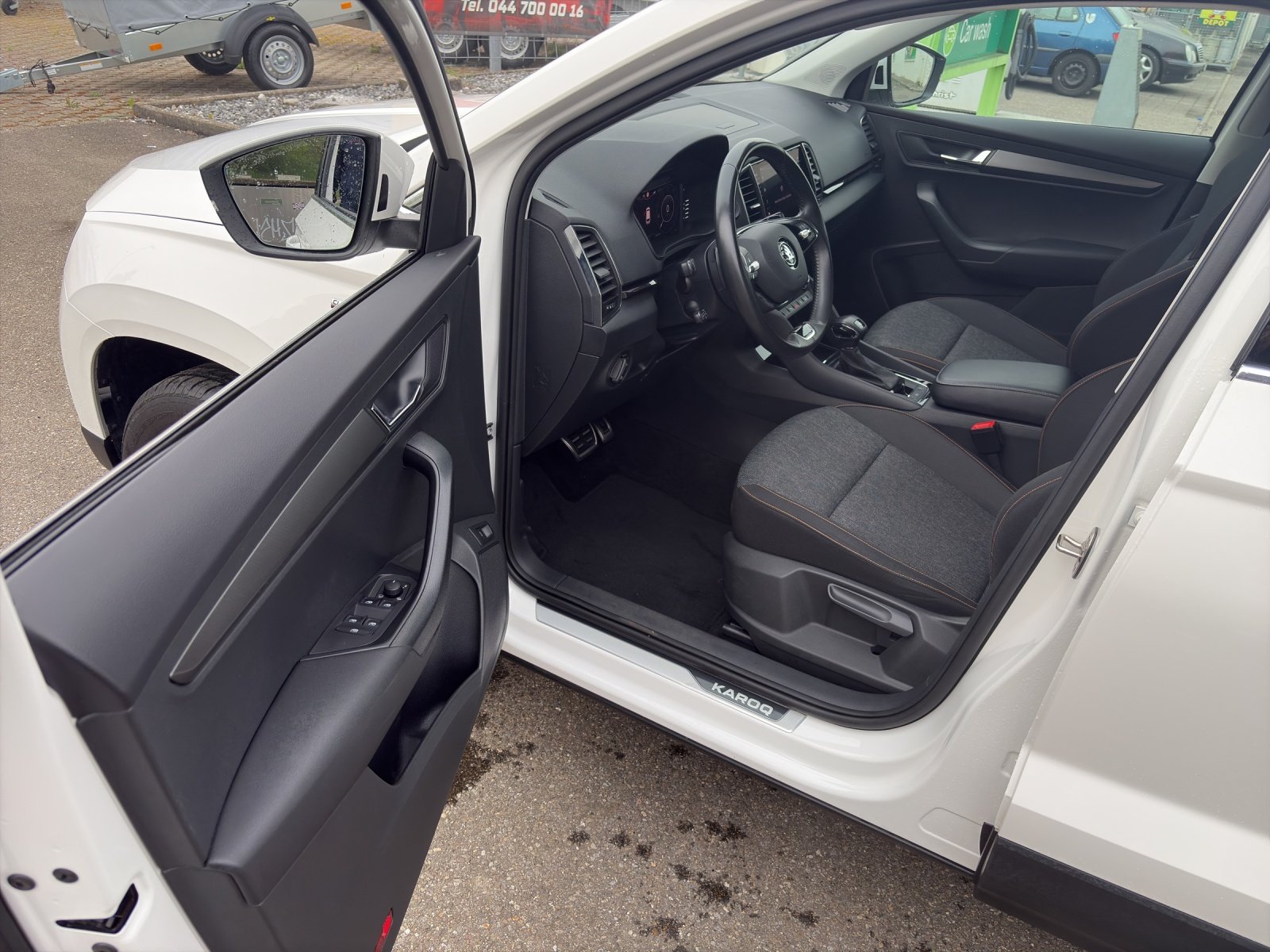SKODA Karoq 1.5 TSI Ambition DSG, Petrol, Second hand / Used, Automatic - 5