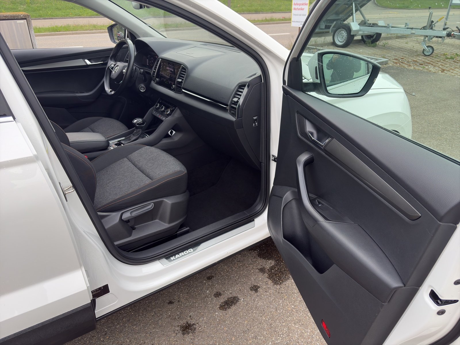 SKODA Karoq 1.5 TSI Ambition DSG, Petrol, Second hand / Used, Automatic - 6