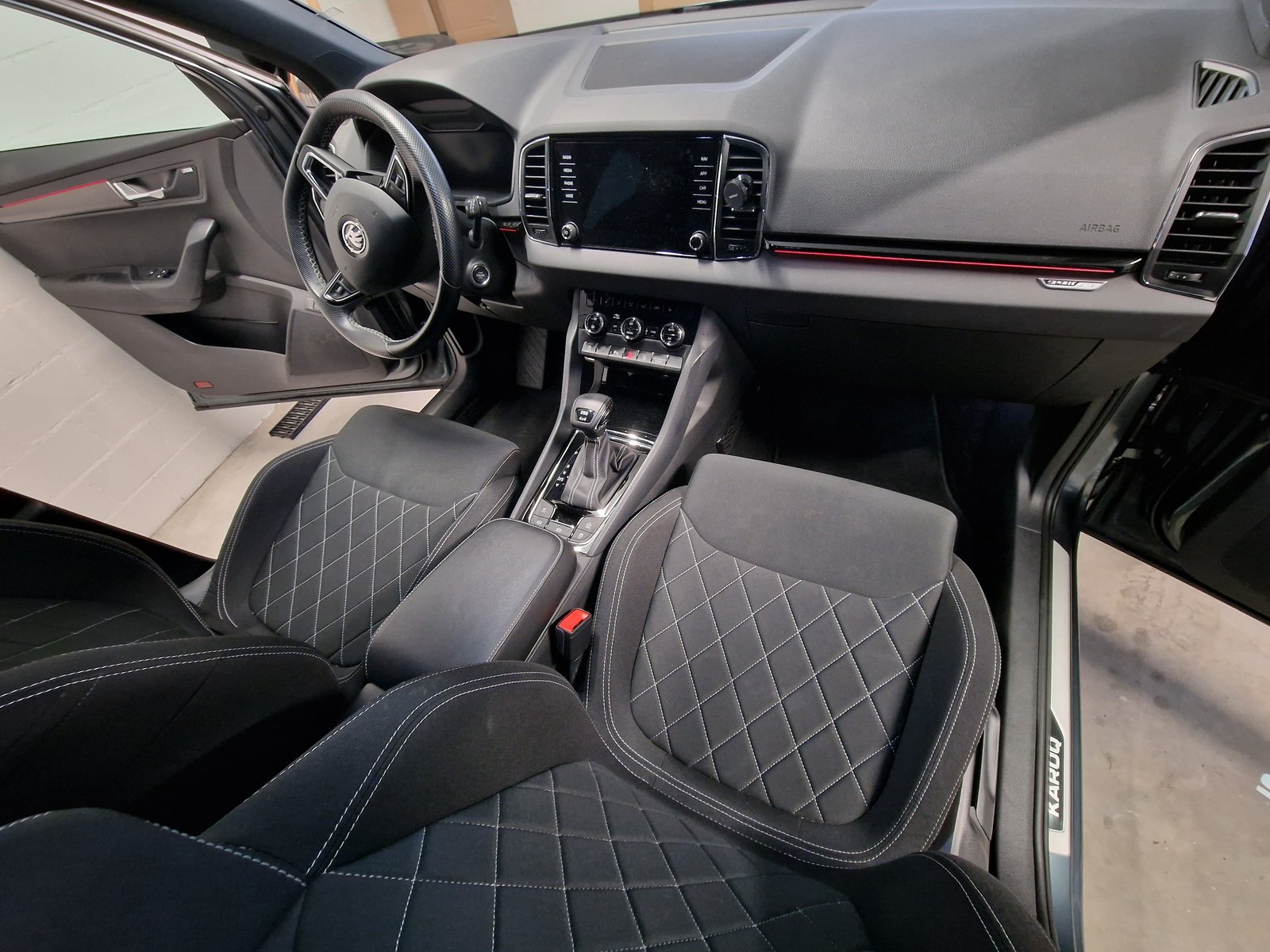 SKODA Karoq 2.0 TSI SportLine 4x4 DSG, Benzin, Occasion / Gebraucht, Automatik - 6