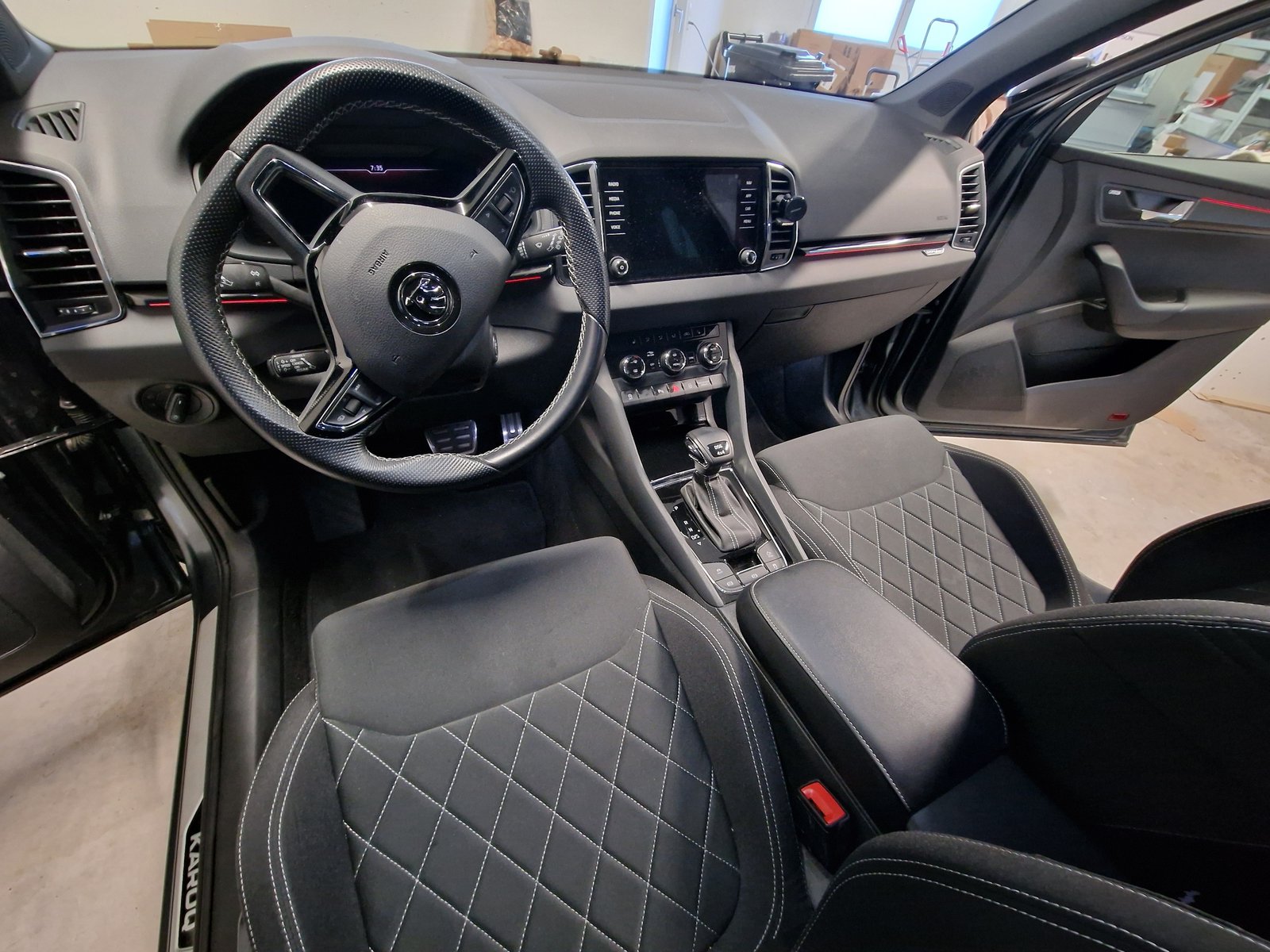 SKODA Karoq 2.0 TSI SportLine 4x4 DSG, Benzin, Occasion / Gebraucht, Automatik - 7